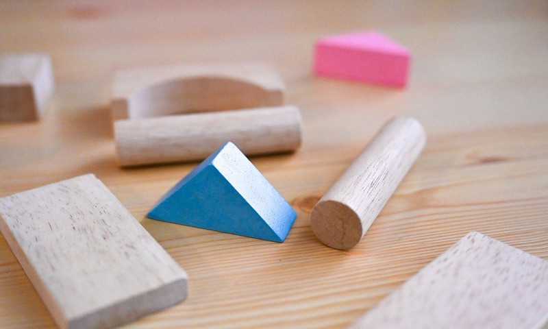 Kā iemācīt bērnam ģeometriskas formas?
