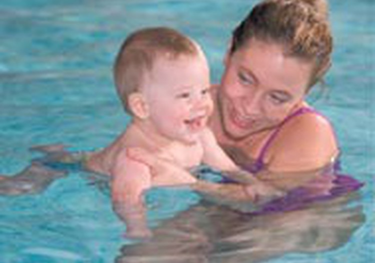 Kā plunčājas Tavs mazulis? Piedalies konkursā un laimē Huggies®Little Swimmers®!