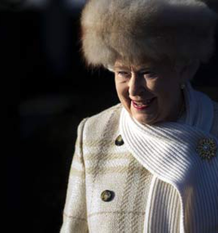 Elizabete II kļuvusi par vecvecmāmiņu