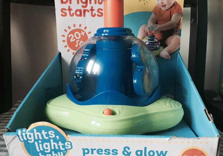 Bright Starts attīstošā rotaļlieta "vilciņš" - novērš uzmanību no nedarbu darīšanas.