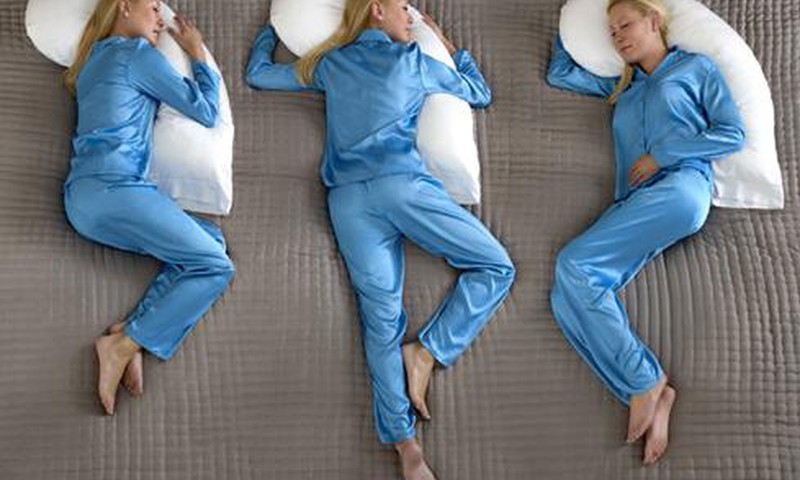 Kura pozā gulēt ir visveselīgāk?