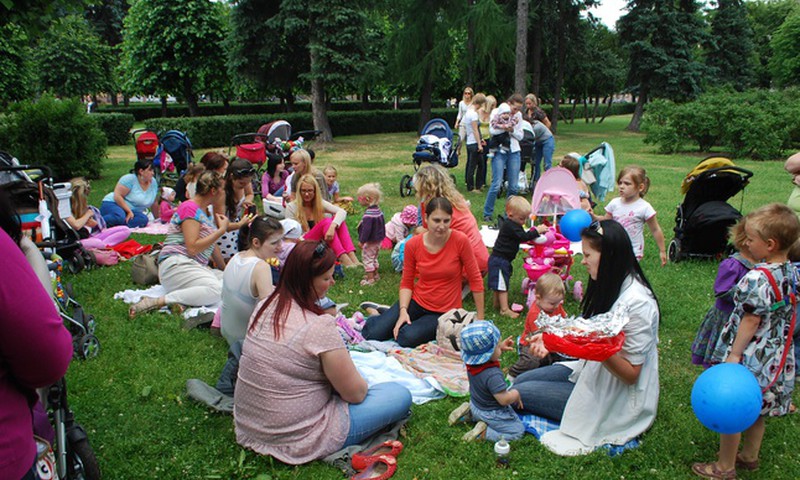 Pikniks kopā ar Māmiņu Klubu vasaras festivālā!