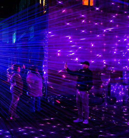 Festivāla “Danger Fest 2026” noslēguma vakara kulminācijā  divi iespaidīgi dronu šovi