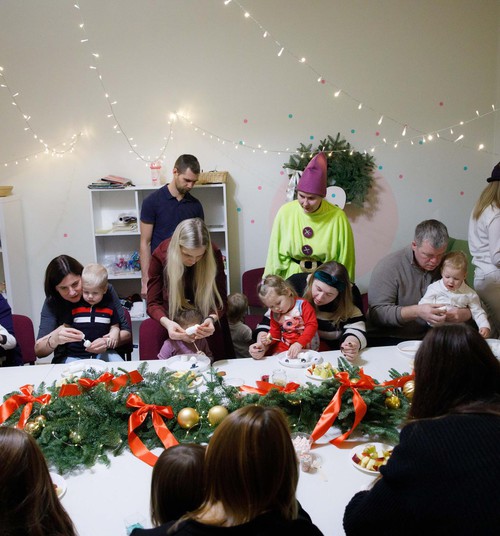 Aicinām 6 - 12 mēnešus vecos mazuļus uz Ziemassvētku pasākumiem Māmiņu Klubā!