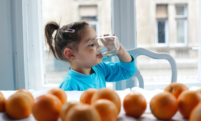 Kā iemācīt bērnam dzert ūdeni? Efektīvi padomi