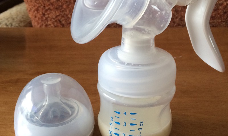 Testēju Philips Avent manuālo piena sūknīti