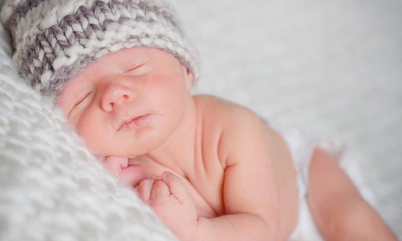 Ar šūpuļdziesmu Dziesmu svētki sākas Dzemdību namā