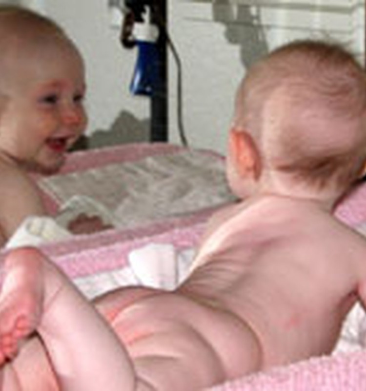 Spoguļa rādīšana bērnam. Psihologa viedoklis