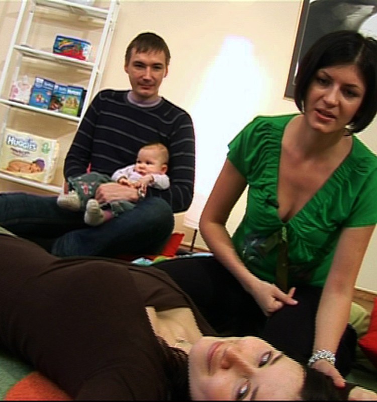 VIDEO: Superbēbītes Kates vecāki apgūst hendlinga pamatprincipus