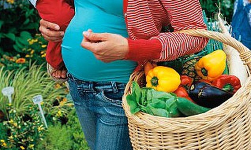 Kādas uzturvielas ir svarīgas topošajai māmiņai un viņas bērniņam?