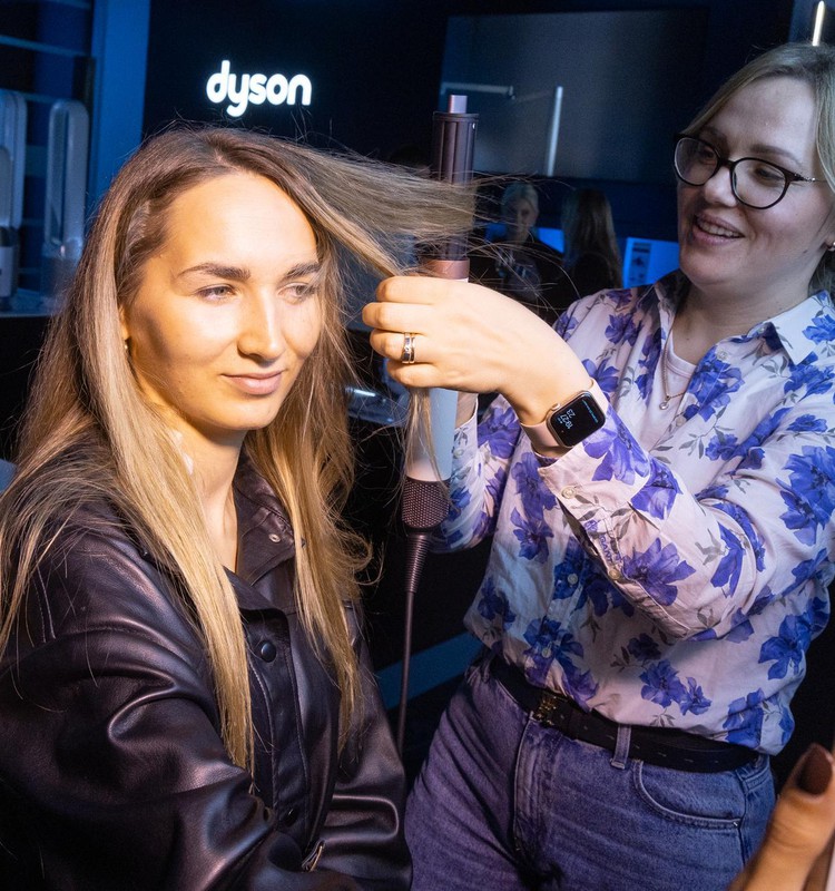 Skaistuma vakarā Rīgā influenceres ir vienisprātis: mati ir noteicošais skaistuma elements, make-up tos tikai papildina