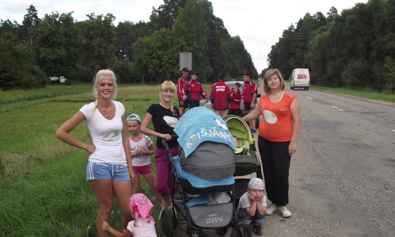 Jelgavas māmiņu klubs piedalījās skrējienā "Apkārt Latvijai "