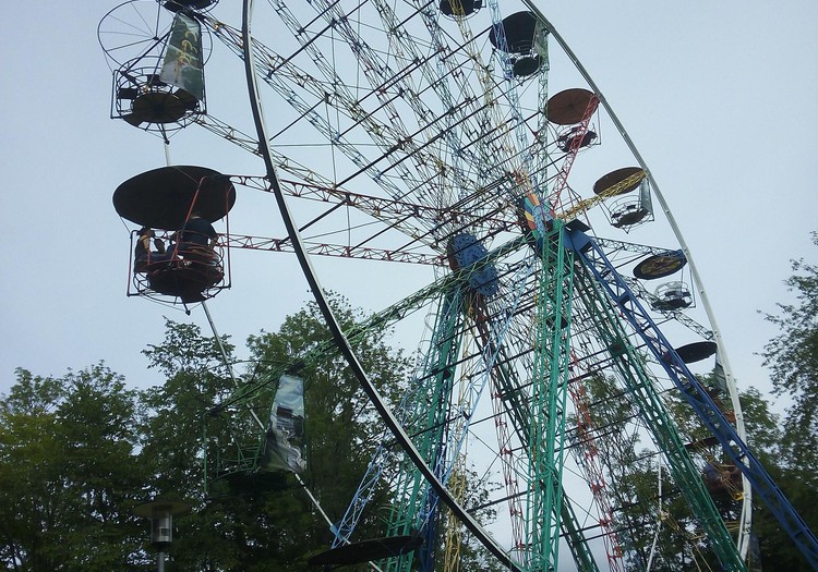 Bērnu rotaļu laukums, spieķu parks un panoramas rats Siguldā + maltīte motelī "Sorbas"