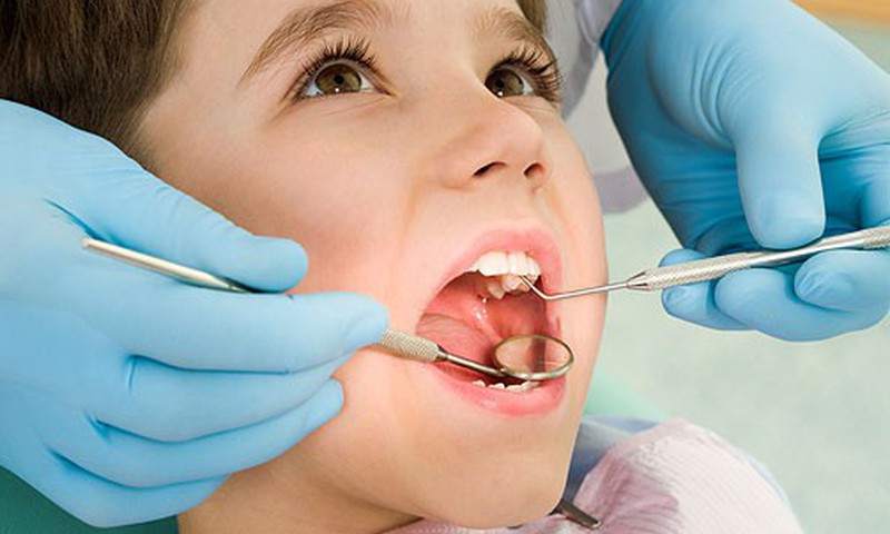 Ko darīt, ja bērnam ir bojāti zobi? Atbild zobārste Dr.Baiba Krauze