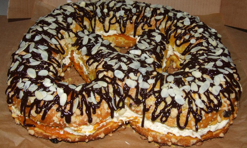 Kliņģeris ar  pildījumu-"Daudz laimes..."