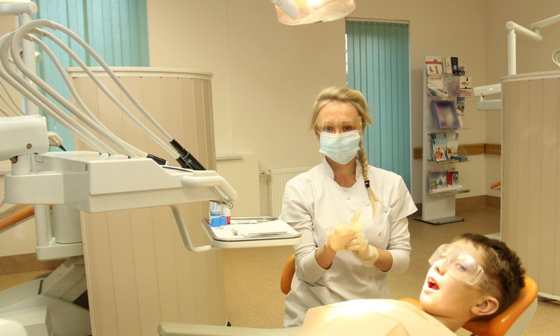 Pirmā vizīte pie zobārsta – kāda tā būs? 
