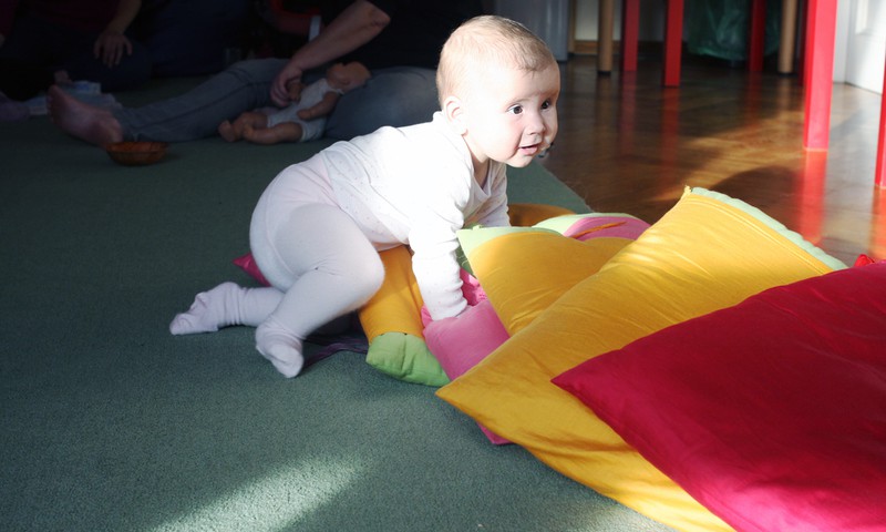 Atņems bērnu, es dzemdēšu citu jeb kā bērniem klājas Latvijā