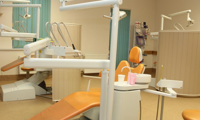 Latvijā 15 gadu vecumā 80,2% bērnu ir zobu kariess, turklāt ar vecuma pieaugumu aizvien mazāk ir kariess brīvi iedzīvotāji