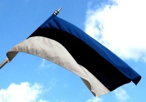 Igaunijas parlaments neatbalsta vecāku pabalstu samazināšanu