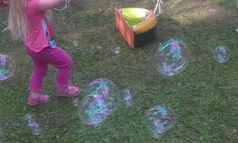 Pašu radīts prieks – burbuļi, burbuļi, burbuļi