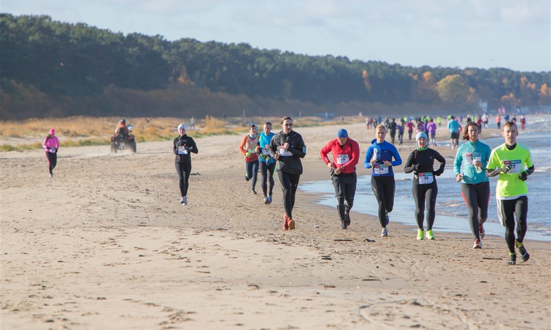 Kauguru pludmalē notiks taku skrējiens “xTrail Jūrmala”