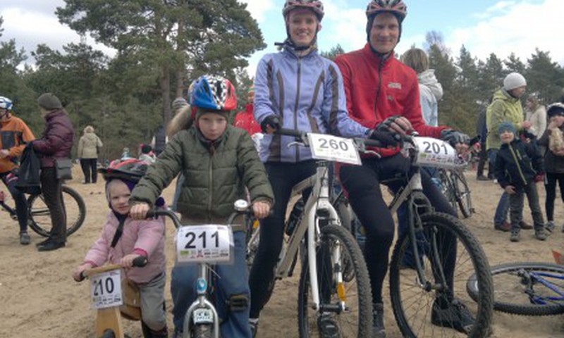 Ar velosipēdu - balansieri pirmie lauri plūkti!