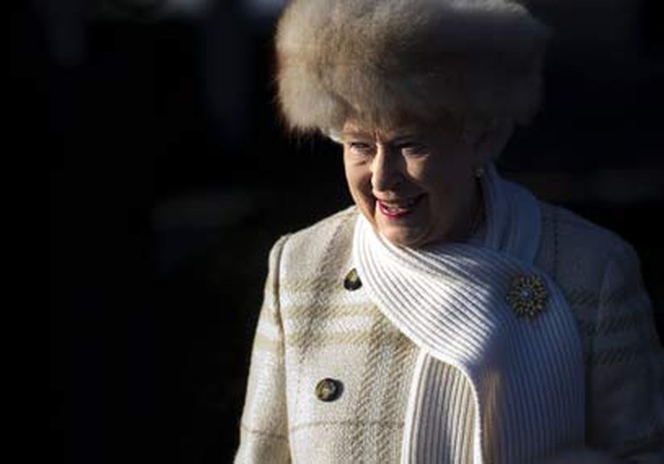 Elizabete II kļuvusi par vecvecmāmiņu