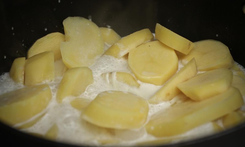 JŪLIJAS EKKERTES recepte: Kartupeļi "Dofinuaz"