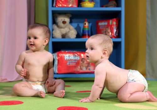 Dienas spēle par Huggies® Little Walkers® biksītēm kustīgajiem mazuļiem