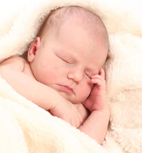 Pirmās 24 stundas: jaundzimušā miegs