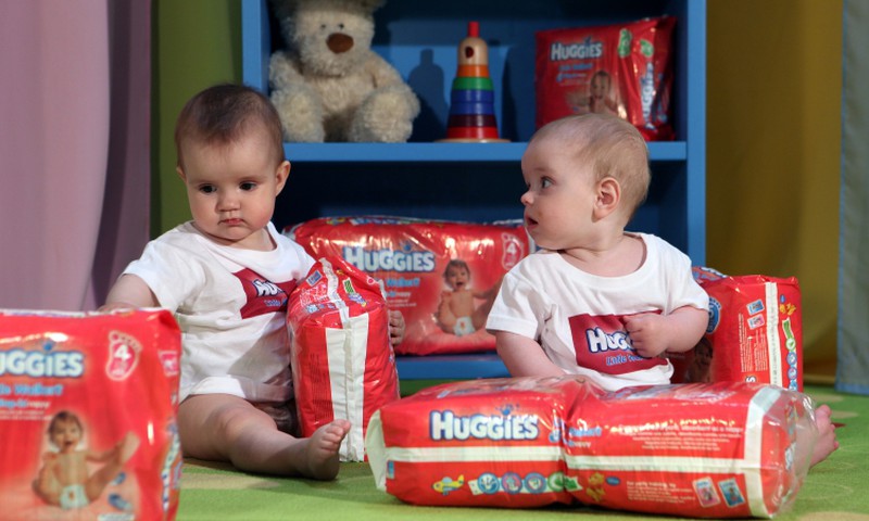 Māmiņu Kluba māmiņas izvēlas HUGGIES® Little Walkers® autiņbiksītes mazajiem rāpotājiem un staigātājiem!