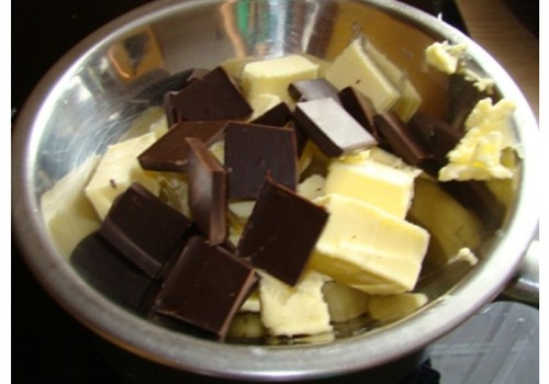 Šokolādes krēmkūka ar vaniļas mērci