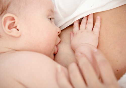 Kādas zāles drīkst lietot māmiņa, kas ēdina mazuli ar krūti?