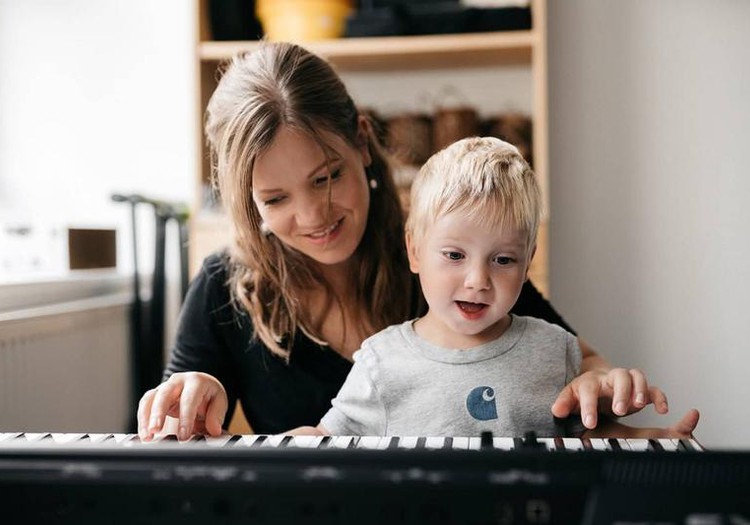 Jaunums Māmiņu Klubā: Muzikālās nodarbības "Puteklītes pasaciņas"