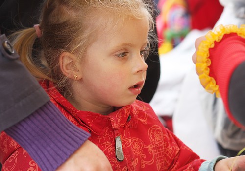 APTAUJA: 41% Rīgas bērnu joprojām gaida rindā uz bērnudārzu