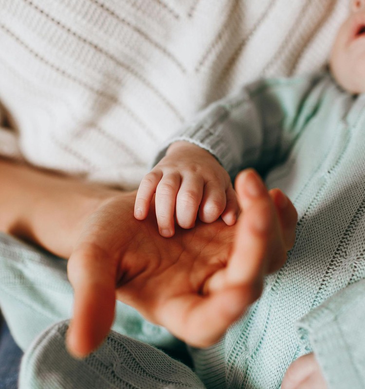 Kā radi un draugi var palīdzēt jaunajai māmiņai?