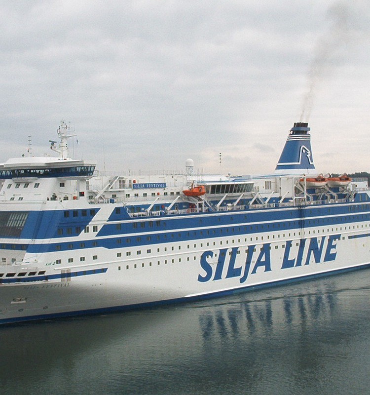 Uz pasažieru prāmja "Silja Festival" norisinās dzemdības; piedzimis puisītis