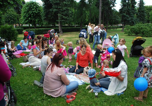 Pikniks kopā ar Māmiņu Klubu vasaras festivālā!