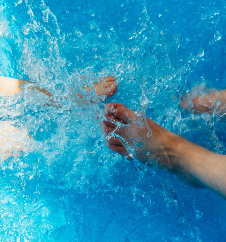 Bērni un peldēšana – četri ieguvumi aktivitātēm ūdenī