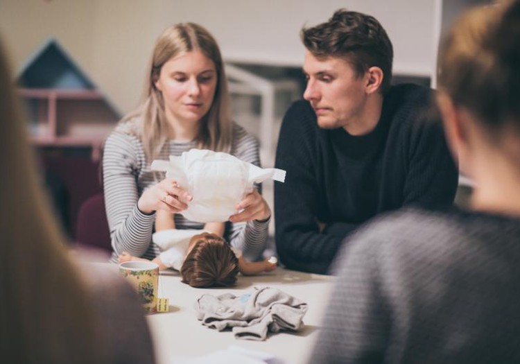 2. jūnijā - Mazuļu hendlings topošajiem vecākiem ar Evitu Žvagiņu-Jākobsoni