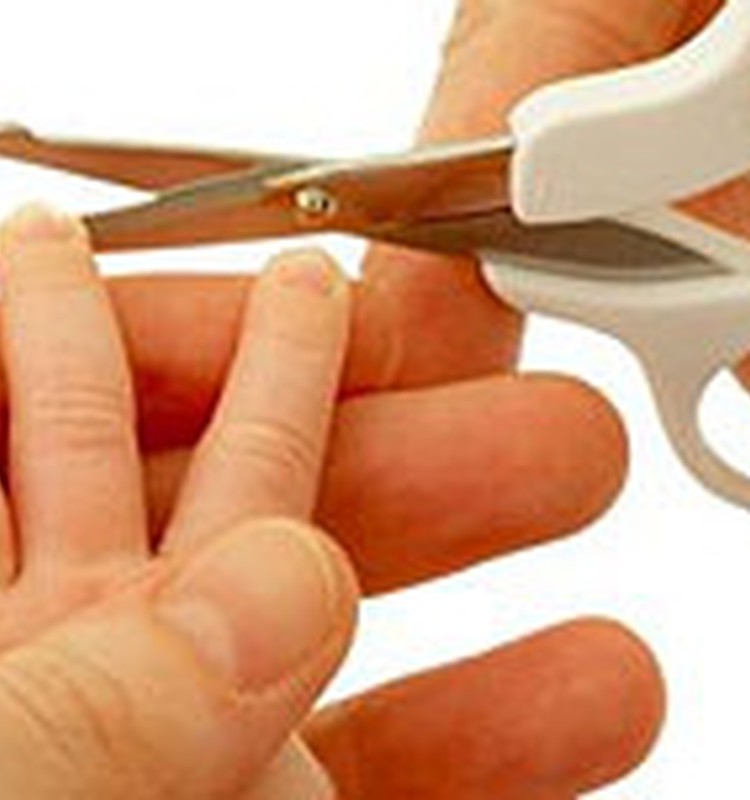 Griezt nadziņus, kad mazais ēd!