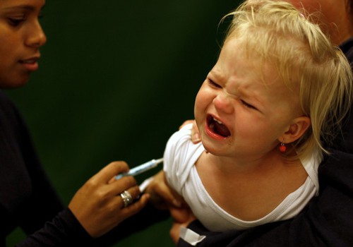Bērnus pret dažām infekciju slimībām vakcinē novēloti