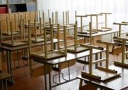 Visā Latvijā slēgs 52 skolas