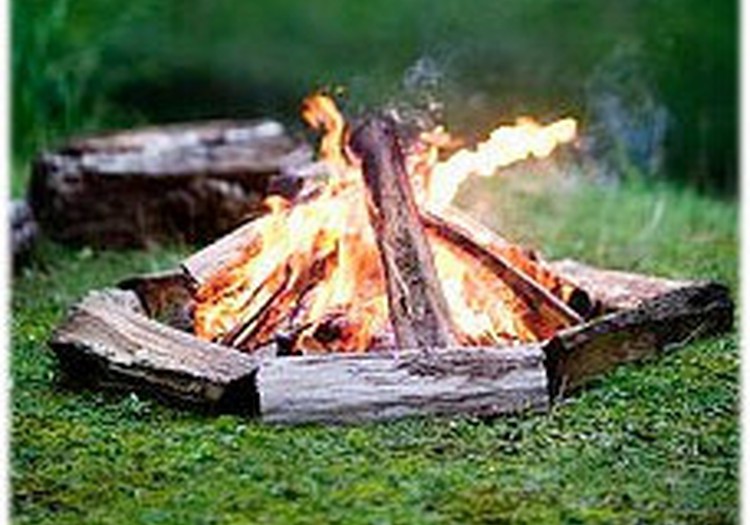 Vai atkritumu dedzināšana ugunskurā kļuvusi par Jāņu tradīciju?