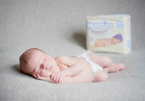 APTAUJA: 65% jaundzimušo pirmās autiņbiksītes ir Huggies® Newborn