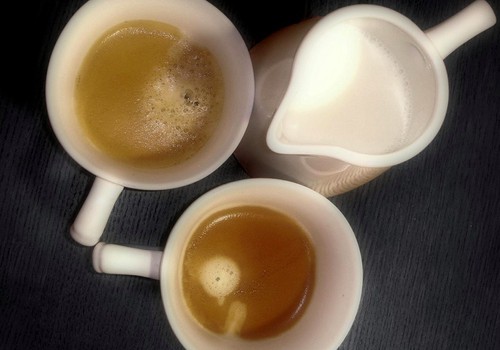 Jautājam ekspertei: tievējot jāatsakās no piena pie kafijas?
