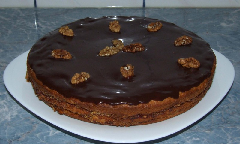 Valriekstu smilšu kūka.