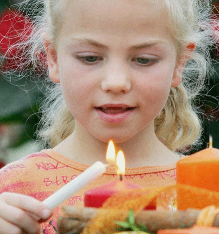 Ziemassvētku zīlēšana ar sveču vasku