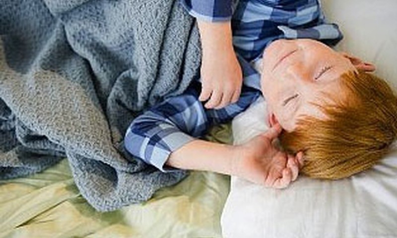 Bērns atsakās gulēt bērnudārzā pusdienlaiku. Vai drīkst?