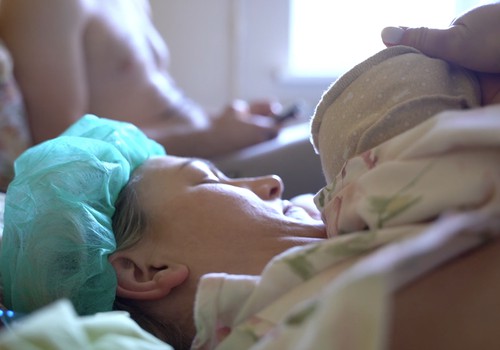 11. oktobra Māmiņu Kluba raidījumā piedzīvosim Superbēbīša nākšanu pasaulē ķeizara dzemdībās